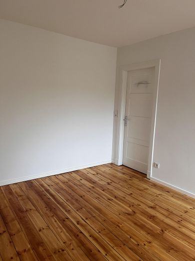 ***NEU***2-Zimmer Whg, teilsaniert & in Uni-Lage*** – Schlafzimmer
