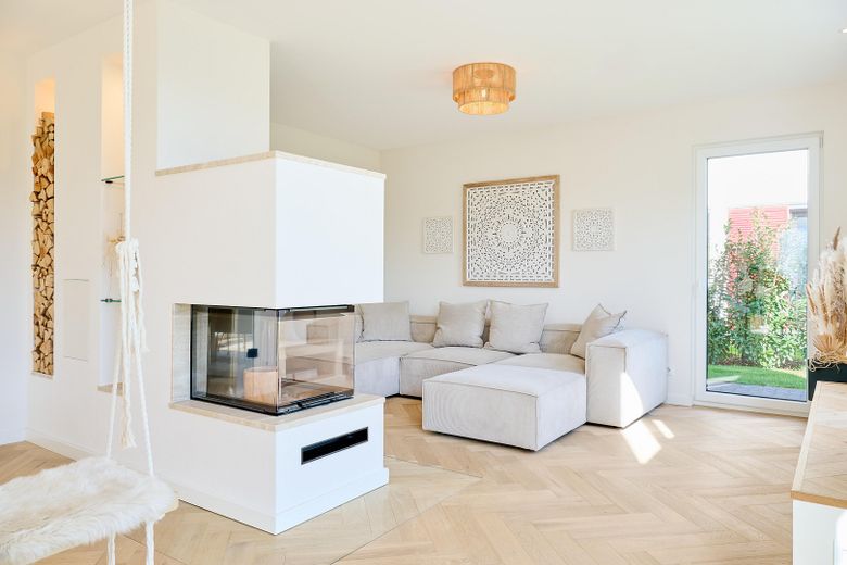 Wohnbereich mit Panoramakamin