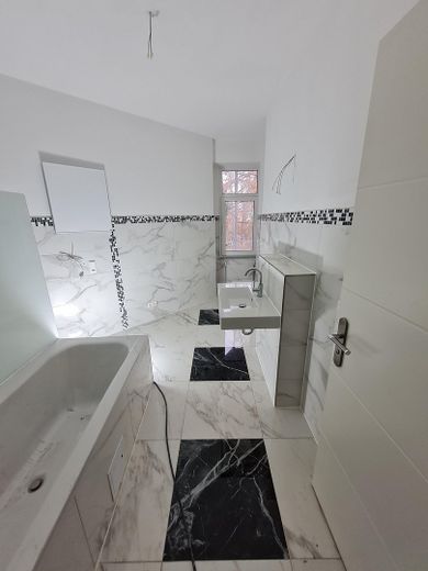 3-Zi. WHG + Balkon + Aufzug+Garten – Bad mit Du. + Wanne