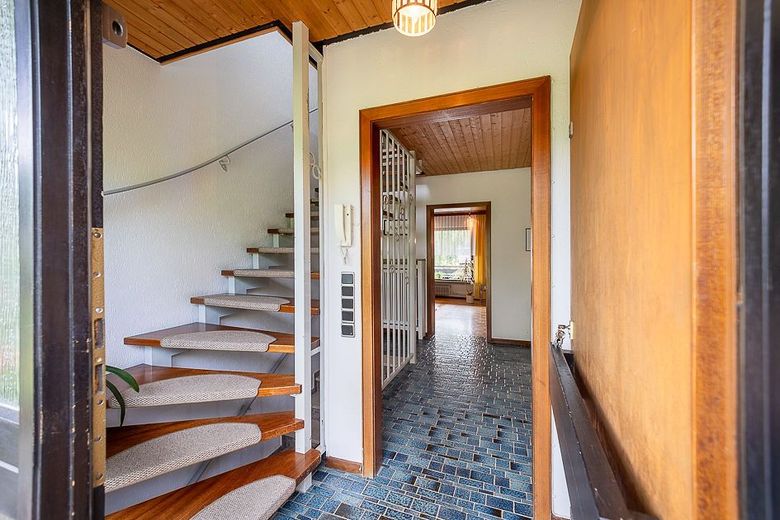 Treppe zu DG