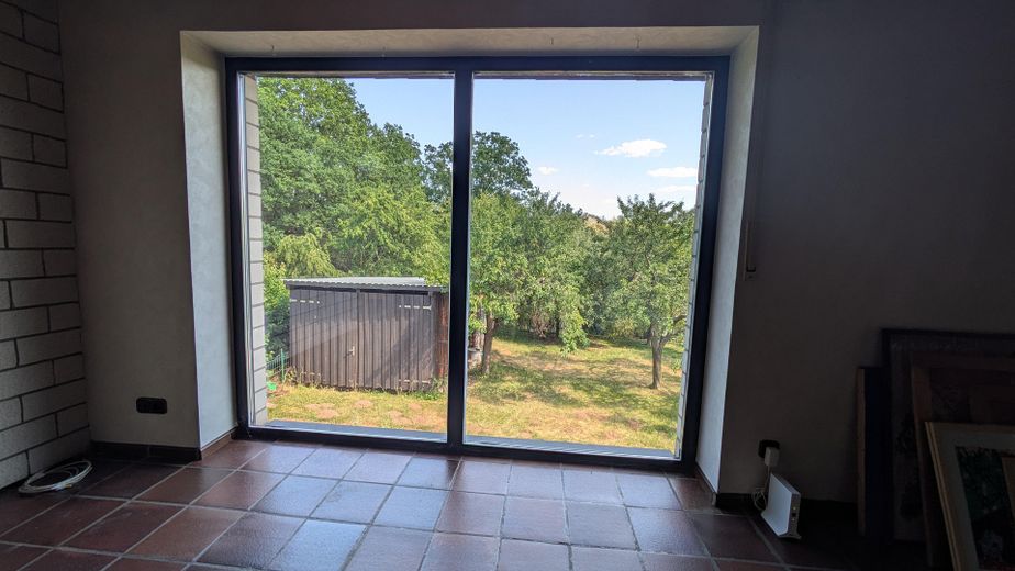 Einfamilienhaus mit Einliegerwohnung in ruhiger Wohnlage – Ausblick in Garten