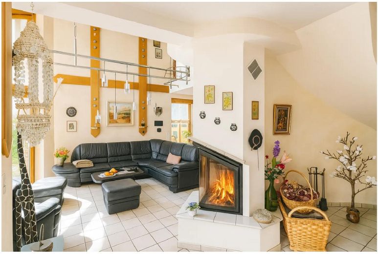 Das besondere Haus, mit sehr großem Grundstück, in einer Region wo andere Urlaub machen – Wohnzimmer