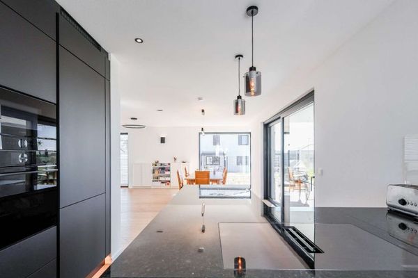 Großzügiges Familienhaus in Neuried mit 298 m², 3 Etagen & Einliegerwohnung!