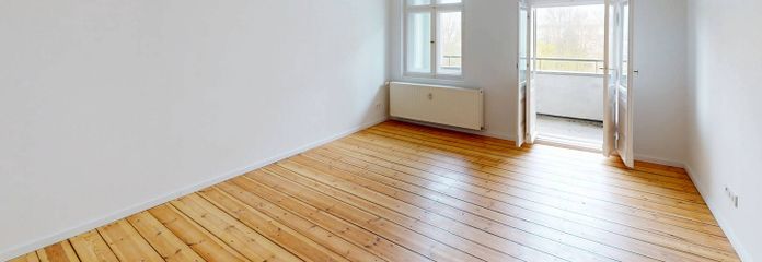 Ristrutturato: appartamento d’epoca di 2 locali con BALCONE e cucina componibile a Berlino Friedrichshain – Ansicht I: Wohn- und Esszimmer