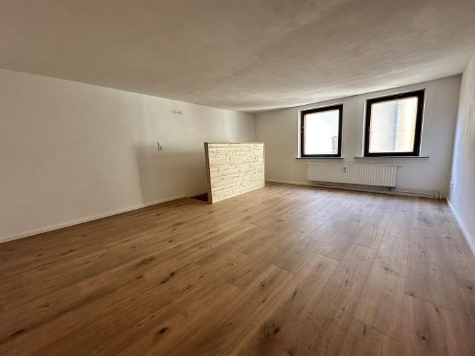 Gerenoveerd maisonnetteappartement met 4 kamers en 110 m² in het centrum van Apolda – Foto 11