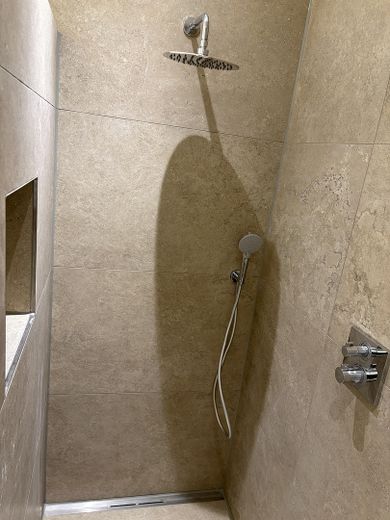 Exklusive 2-Zimmer-Neubauwohnung mit Balkon – Dusche