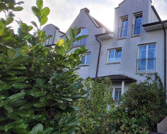 Stadthaus / Townhouse in Hamburg - Eimsbüttel mit unverbaubaren Blick in den Stadtpark Eimsbüttel – Stadthaus vorne