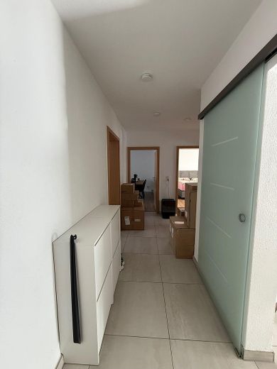 Exclusief 3-kamerappartement op een centrale locatie met groot balkon op de 1e verdieping – Flur
