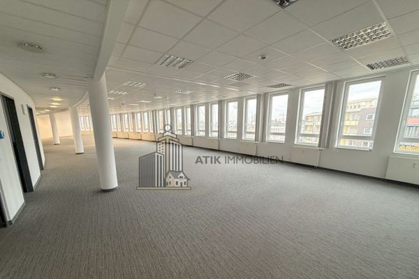 ÁTICO: Oficinas representativas en la última planta con excelentes vistas