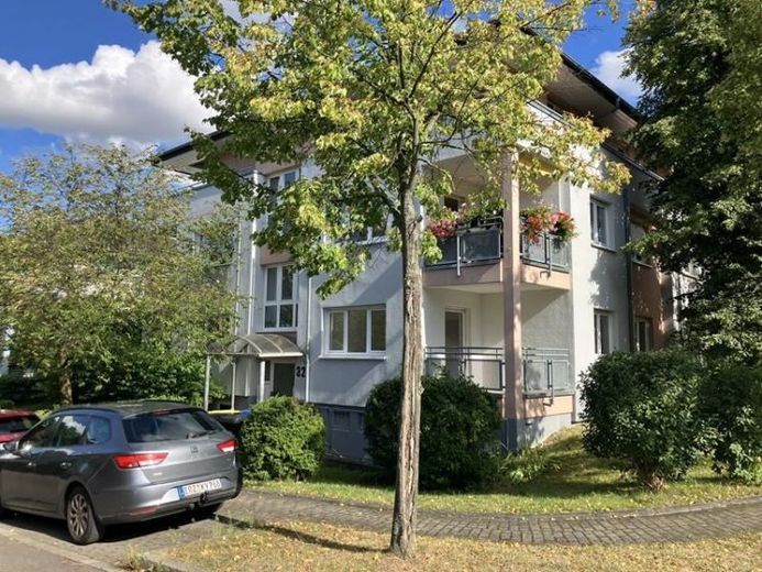 Gemütliche 3-Zimmer mit Tiefgarage, 2xBalkon, Wannenbad mit Fenster und Lam. in sehr guter Lage! – Foto 1