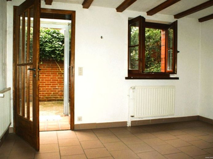 ## Pomieszczenia usługowe lub biuro z wyjściem na zewnątrz, kuchnią EBK i łazienką – Bellevue ## – Zdjęcie 1