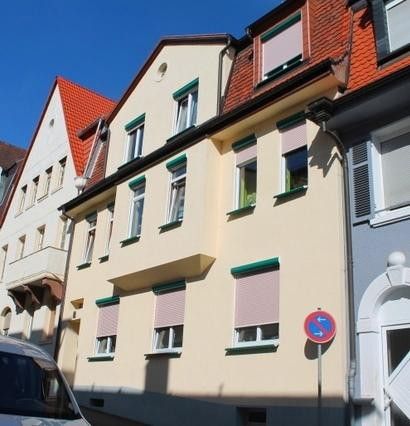 4 Zimmer Whg, 2. OG, renoviert mit EBK 650 plus 75 Euro Küche – Haus von Außen