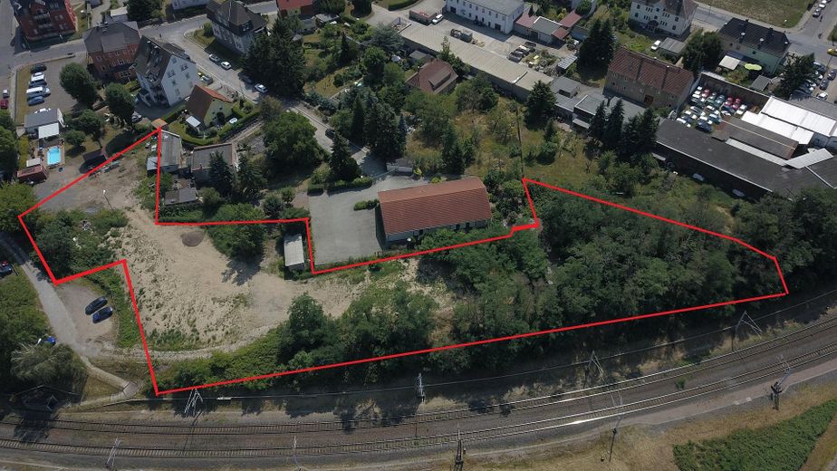 Exklusives Grundstück zentrumsnah, bauträgerfrei und teilbar – Luftbild mit gekennz. Fläche