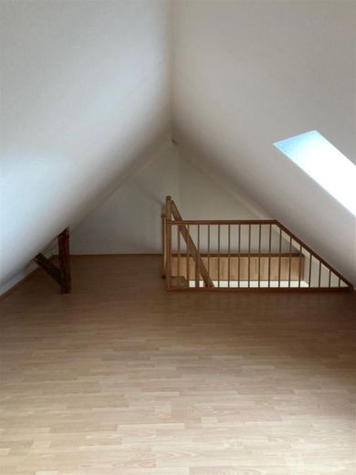 Großzügige DG 4-Zimmer mit Laminat, Wannenbad und Balkon in ruhiger Lage! – PHOTO-2023-04-27-10-12-25_10