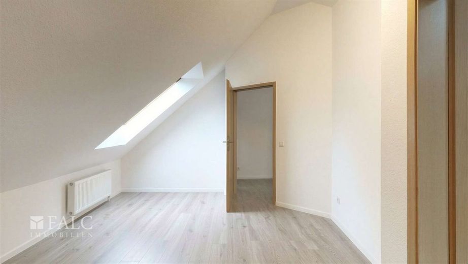 Charmante Maisonette-Wohnung mit sonniger Loggia &amp; Stellplatz – Schlafzimmer