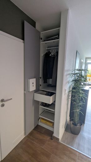 Ruhige 2 Zimmer mit schönen Ausblick ins Grüne – Flurspiegelschrank