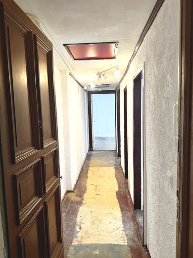 Renovierungsbedürftige Altbauwohnung mit Balkon in Schöneberger Kiezlage – Foto 8