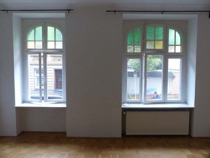 स्मारक-संरक्षित भवन में उज्ज्वल अपार्टमेंट – Fenster, Oberlichter farbig