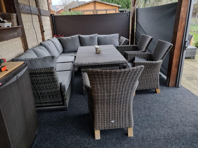 Einfamilienhaus mit Photovoltaikanlage – Terrasse Eingangsbereich