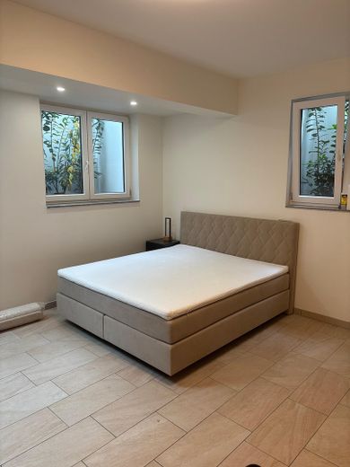 Möblierte 1 Zimmer Wohnung in Unterhaching – Schlaraffia Boxspringbett