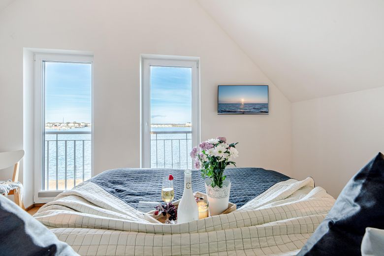 Semi-detached house in the Baltic Sea resort Olpenitz Kappeln, waterside location with large plot – Schlafzimmer Eltern