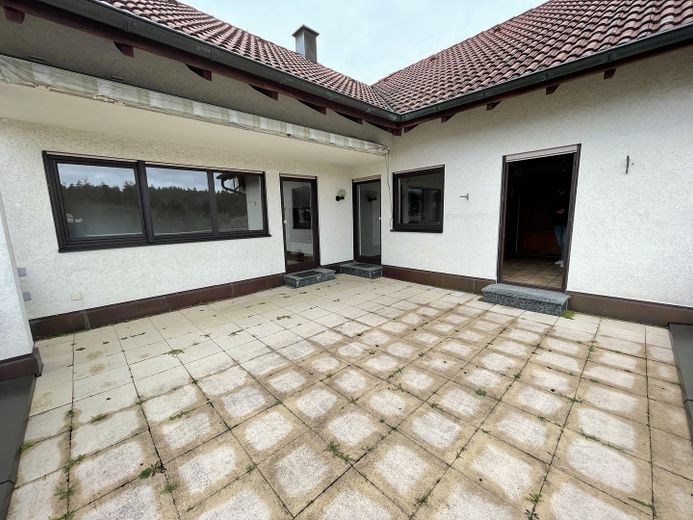 Balkon mit Markise (zur Leihe)