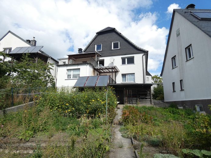 Mehrfamilienhaus mit Südlage und traumhaftem Ausblick – Haus Rückansicht