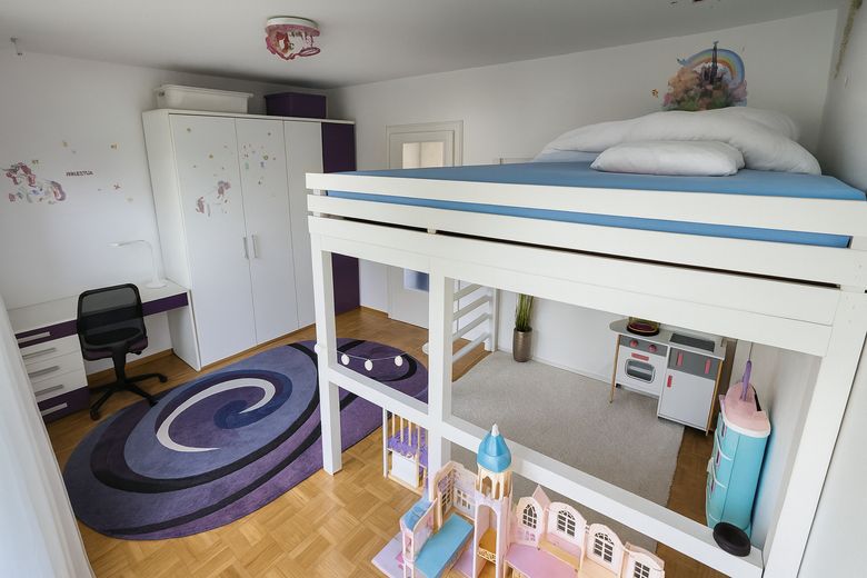 Großes Einfamilienhaus mit Einliegerbereich – ideal für Wohnen, Praxis oder Homeoffice – Kinderzimmer mit Hochbett
