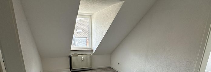 ** Appartement de 5 pièces entièrement rénové dans les combles d’un immeuble ancien **