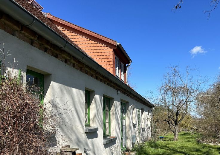 Historisches Landhaus in Mecklenburg-Vorpommern - ruhig gelegen, stündlich per Bahn erreichbar – Gaube nach Osten