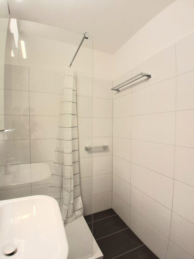 Helle 3-Zimmer Wohnung 70 m2 München Unterhaching mit Balkon Erstbezug nach Vollrenovierung – Bad Erstbezug