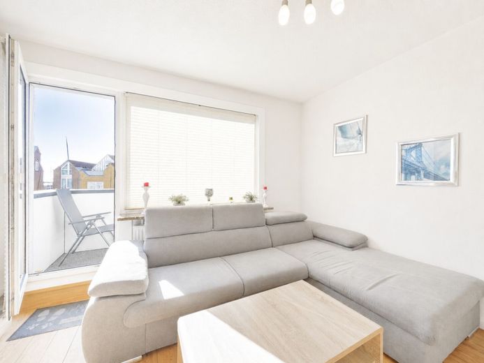 5 Einheiten | Seltene Kapitalanlage direkt am Hafen
von Cuxhaven, Lotsenviertel – 2. Etage Wohnzimmer Wohnung 1