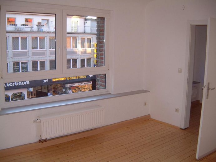 Wohn / Geschätshaus am Bahnhof/Fußgängerzone – Wohnung DG