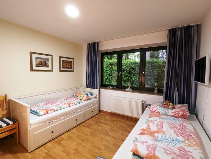 Einfamilienhaus mit 2 Extra-Wohneinheiten – Gästezimmer EG