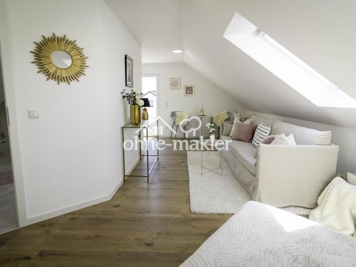 *Provisionsfrei**Neuwertig**Balkon**Klimaanlage**Dachgeschosswohnung 2. Obergeschoss Niederwerrn* – Photo 1