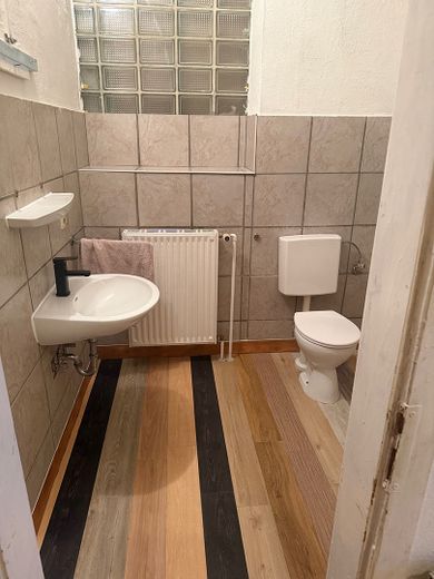 Piso de 3 habitaciones, cocina y baño cerca del aeropuerto de Hahn – Foto 9