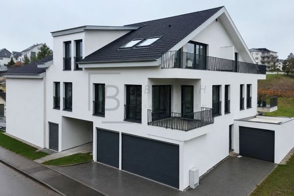 Moderno appartamento di proprietà di 3 locali con balcone, ascensore e posto auto multiparker