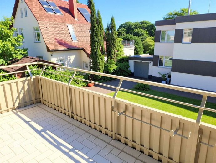 Selten, aber wahr - 2 Mehrfamilienhäuser auf exklusivem Wassergrundstück – Balkon