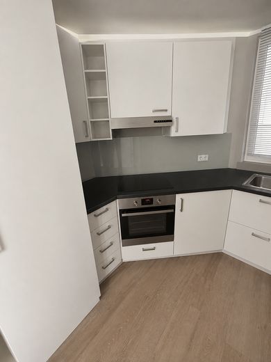 Perfekt geschnittene und zentrale Wohnung in bester Lage – Einbauküche