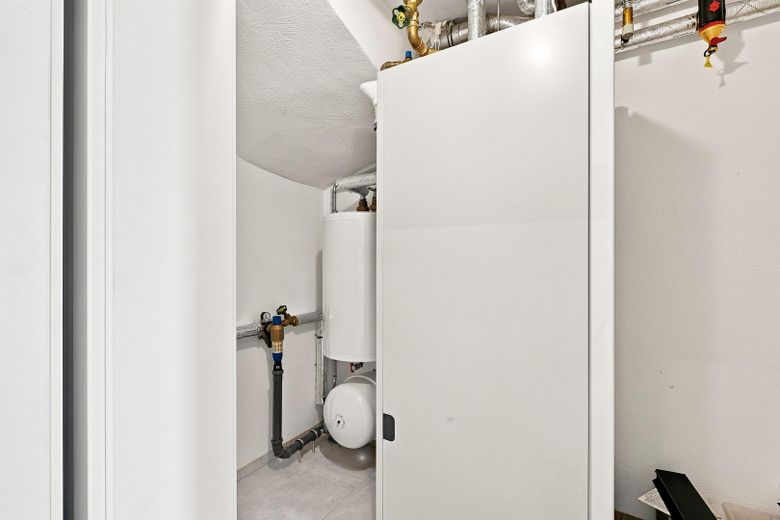 ¡Casa moderna KfW55 de 2020 con terraza en la azotea y cocina en Múnich-Untermenzing! ¡Sin comisión! – Hauswirtschaftsraum