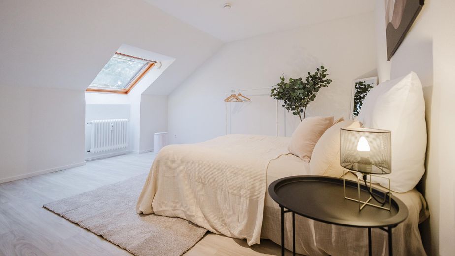 Frisch renovierte und bezugsfertige 3-Zimmerwohnung inkl. Parkplatz und mega Aussicht – Schlafzimmer