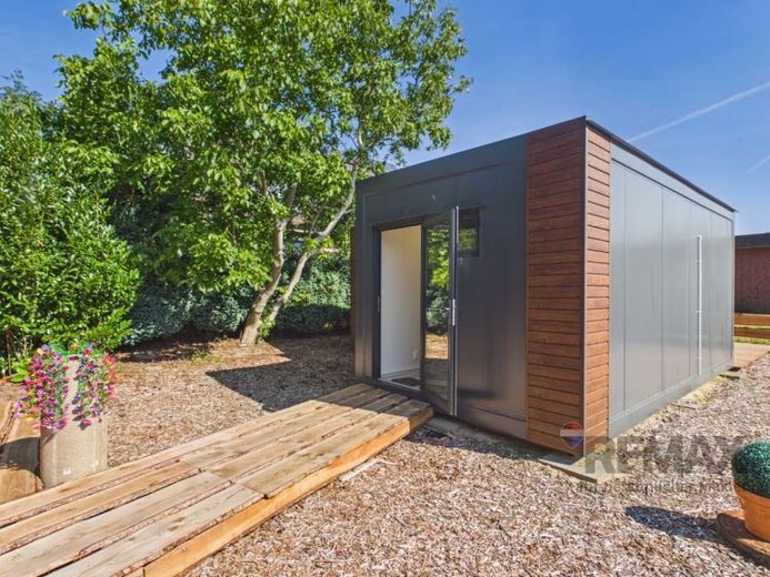 ¡A estrenar! Tiny House entre Wacken y el canal de Kiel – Foto 1