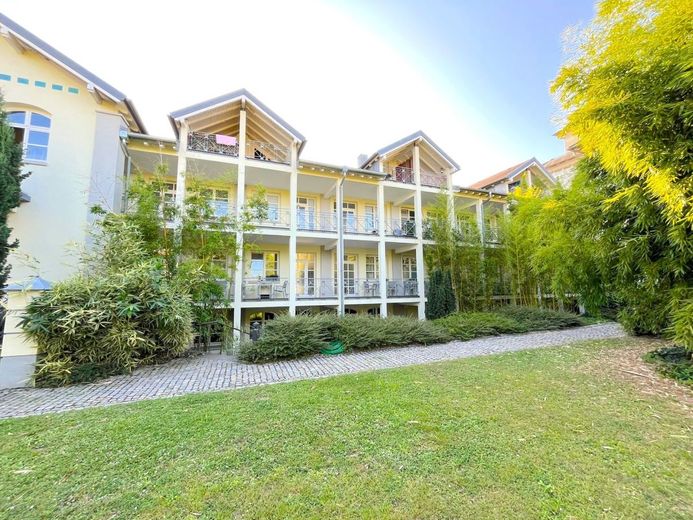 Helles Appartement mit Stellplatz und Einbauküche – Außenansicht
