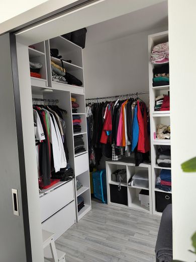 SZ Kleiderschrank 1