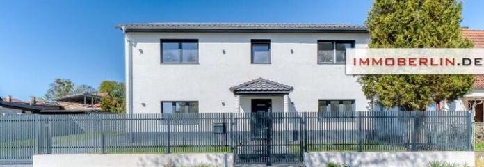 IMMOBERLIN.DE - Für den Ersteinzug nach Sanierung! Attraktives Haus mit Südgarten & Garage
