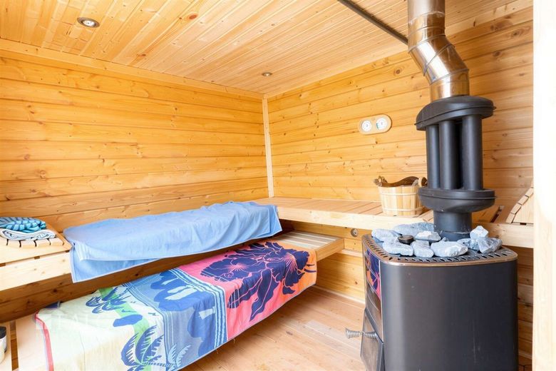 Provisionsfrei: modernisiertes Einfamilienhaus mit Pool und Sauna – Sauna