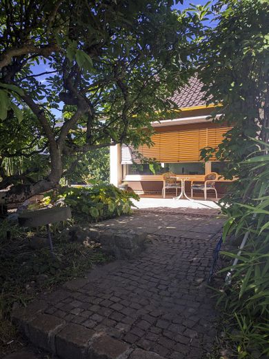 Terrasse (Blick aufs Haus)