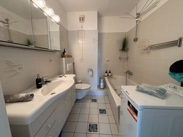 3 Zimmer-ETW, Loggia, Garage, mit Schwimmbad- und Saunaanteil – Bad