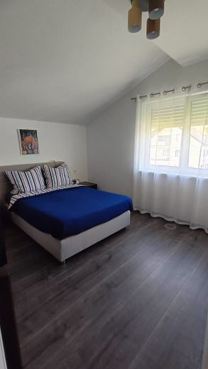 Provisionsfreies Einfamilienhaus (Baujahr 2024) mit PV-Anlage – Option auf 1,87% Kreditübernahme – Eltern