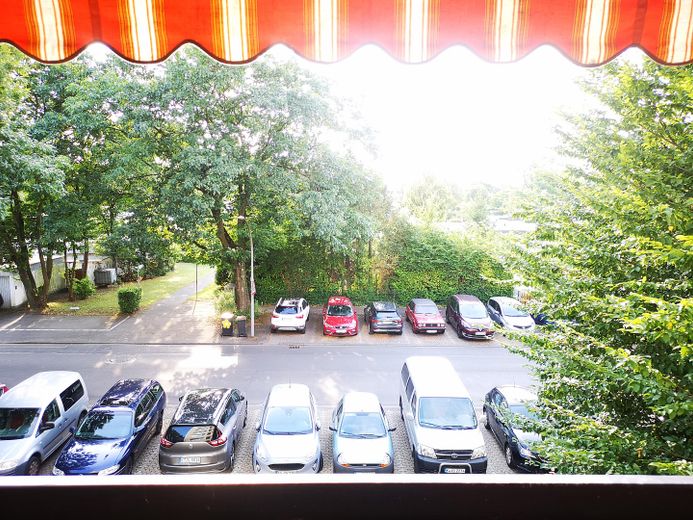 4/5 Zimmer Wohnung in Königsforstnähe (Neubrück) zur Eigennutzung oder als Kapitalanlage – Loggia mit Abendsonne